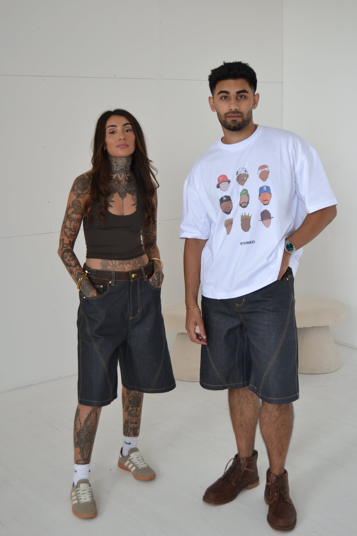 STAINED GRAPHIC TEE
