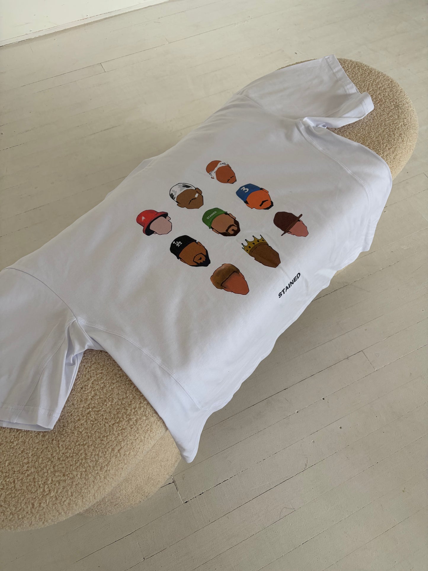 STAINED GRAPHIC TEE